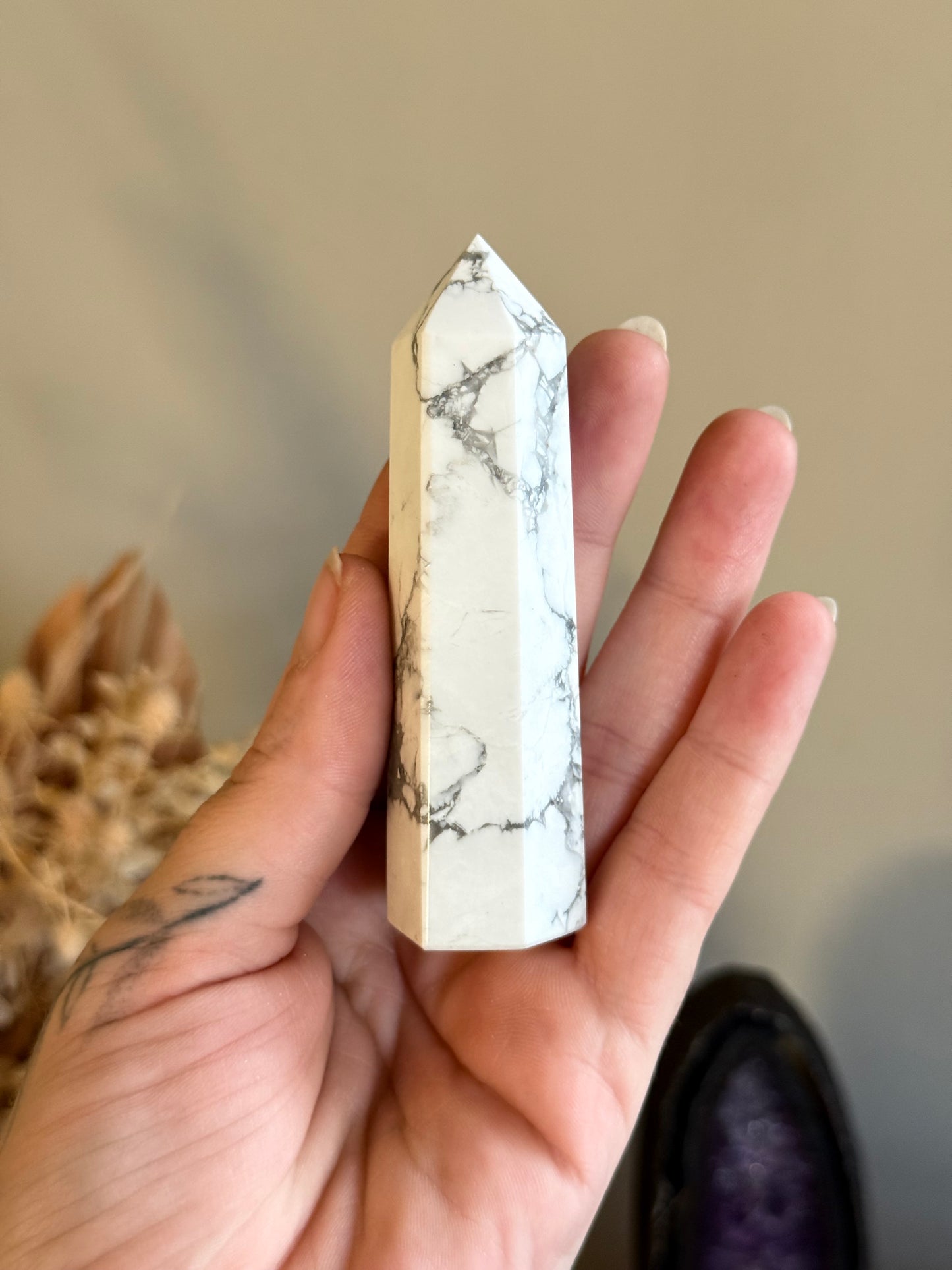 Howlite Point