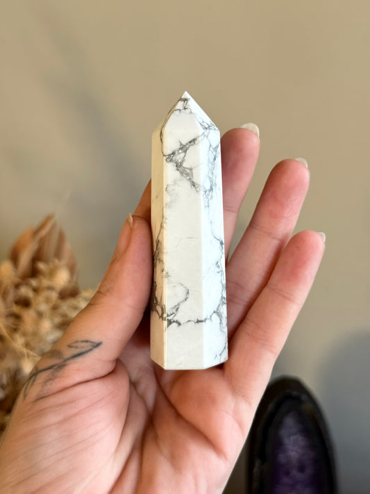 Howlite Point
